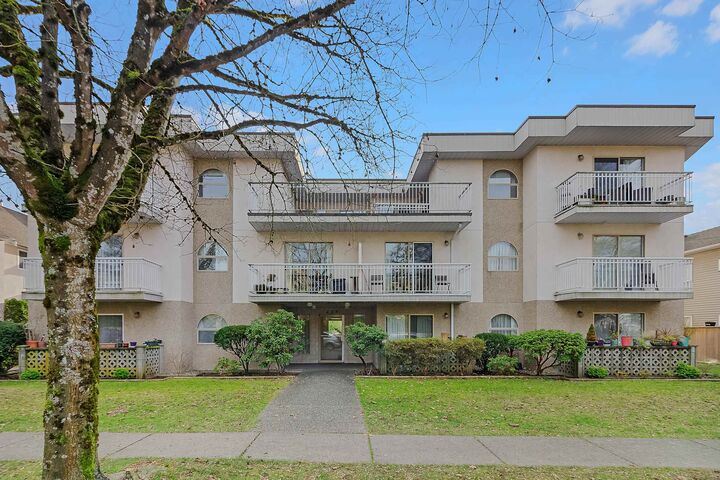 458 E 44th Avenue 303 — photo 1