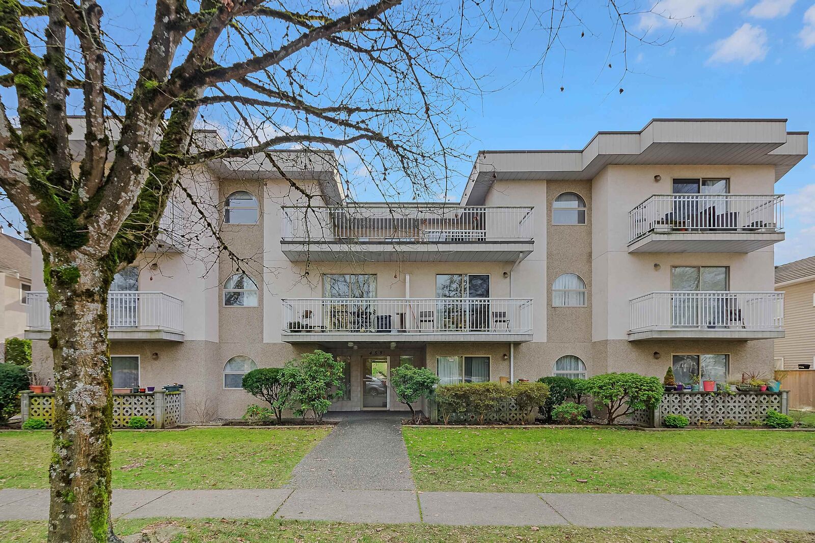 Property Photo: 458 E 44th Avenue 303 BC V5W 1W3