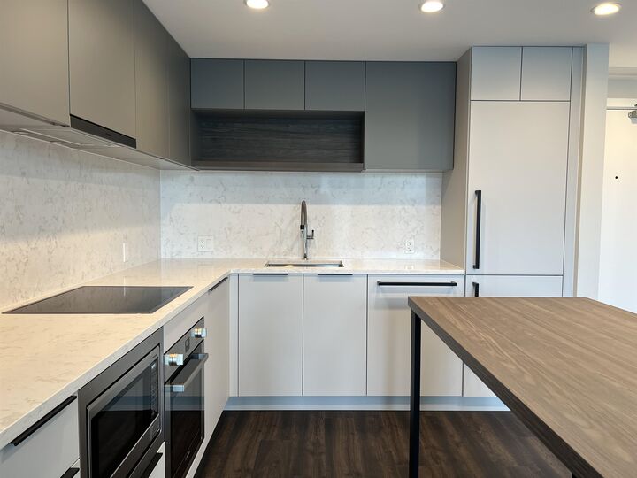 Property Photo:  567 Emerson Street 1807  BC V7R 0A5 