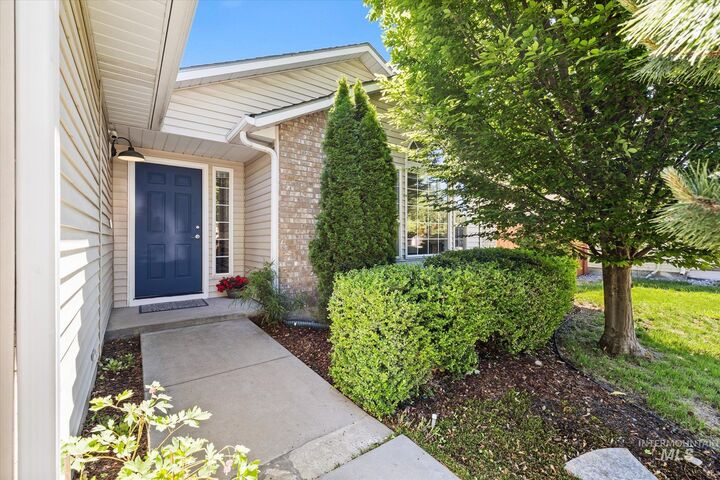 Property Photo:  5246 N Hertford Way  ID 83714 