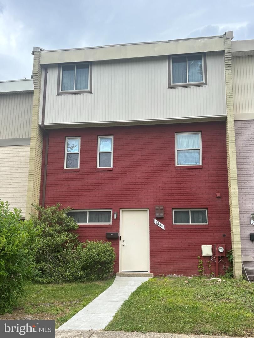 Property Photo:  8654 Brae Brooke Drive  MD 20706 