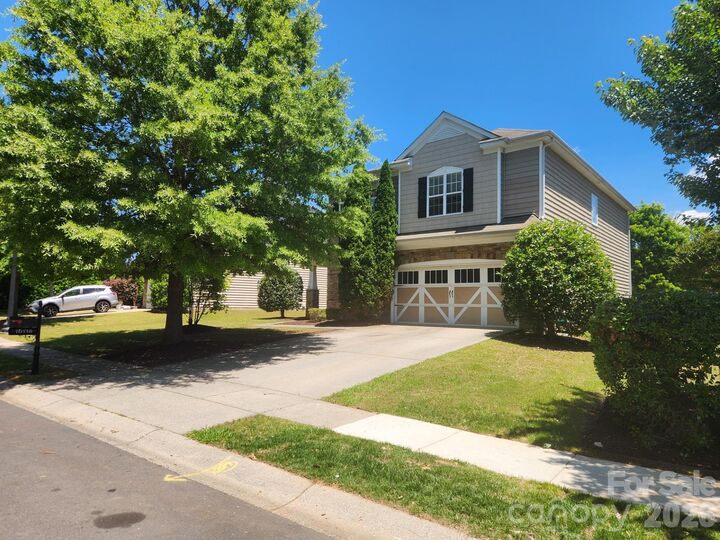 Property Photo: 10118 Alvarado Way NC 28277