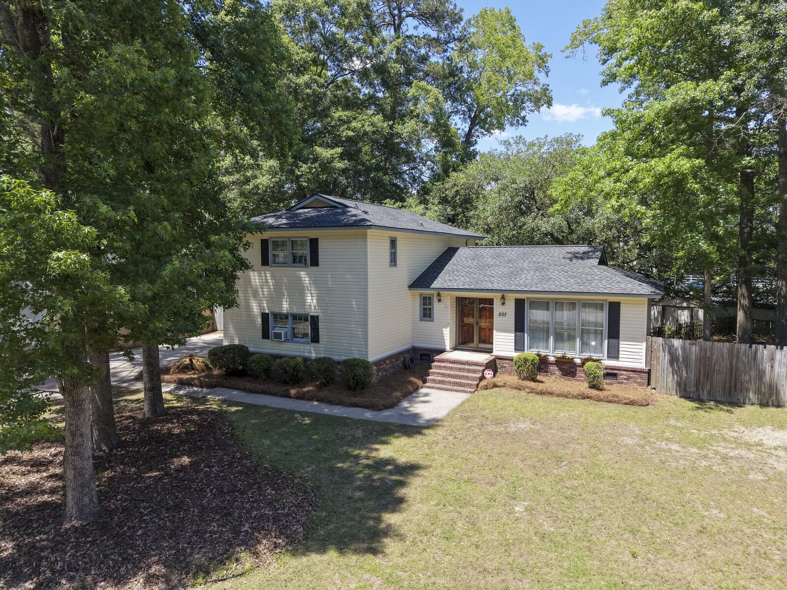 Property Photo: 207 Foxcroft Lane SC 29485