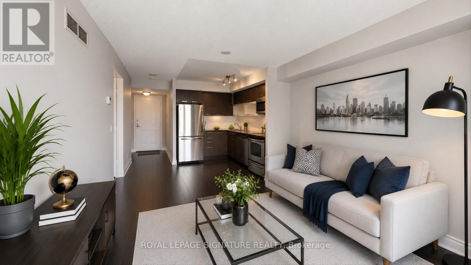 Property Photo:  28 Ted Rogers Way 1810  ON M4Y 2J4 