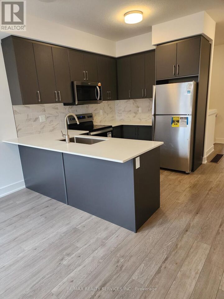 Property Photo:  99 Roger Street 33  ON N2J 0G1 