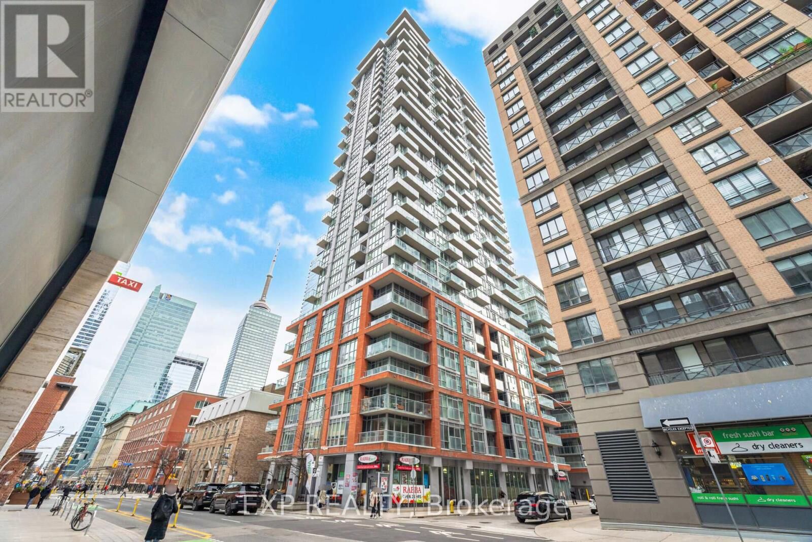 Property Photo:  126 Simcoe Street 1907  ON M5H 4E6 