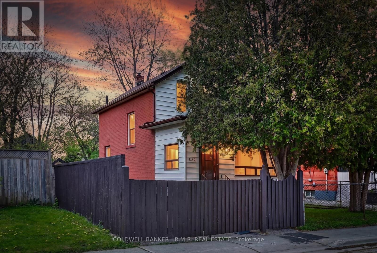 Photo de la propriété:  532 Front Street  ON L1H 4V2 