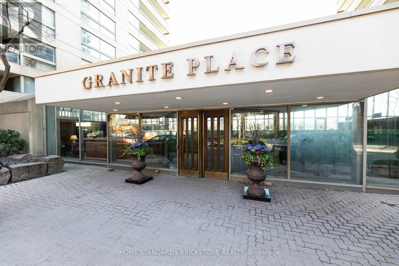Property Photo:  61 St Clair Avenue West 805  ON M4V 2Y8 