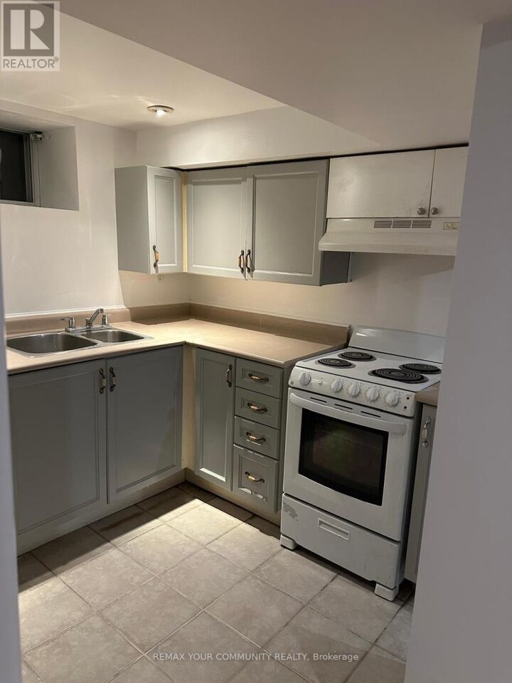 Property Photo:  90 Binswood Avenue  ON M4C 3N9 