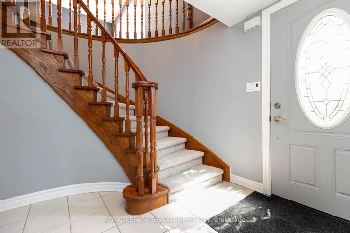Property Photo:  34 Kingswood Drive East  ON L1E 1G2 