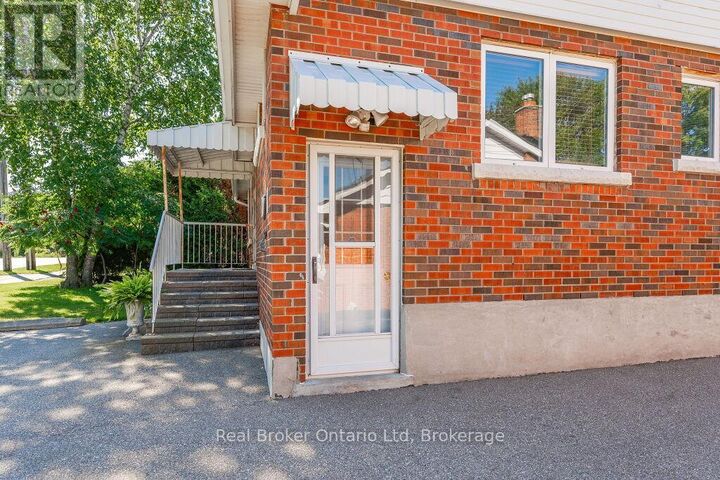 Property Photo:  195 Edinburgh Road South Lower  ON N1G 2H8 