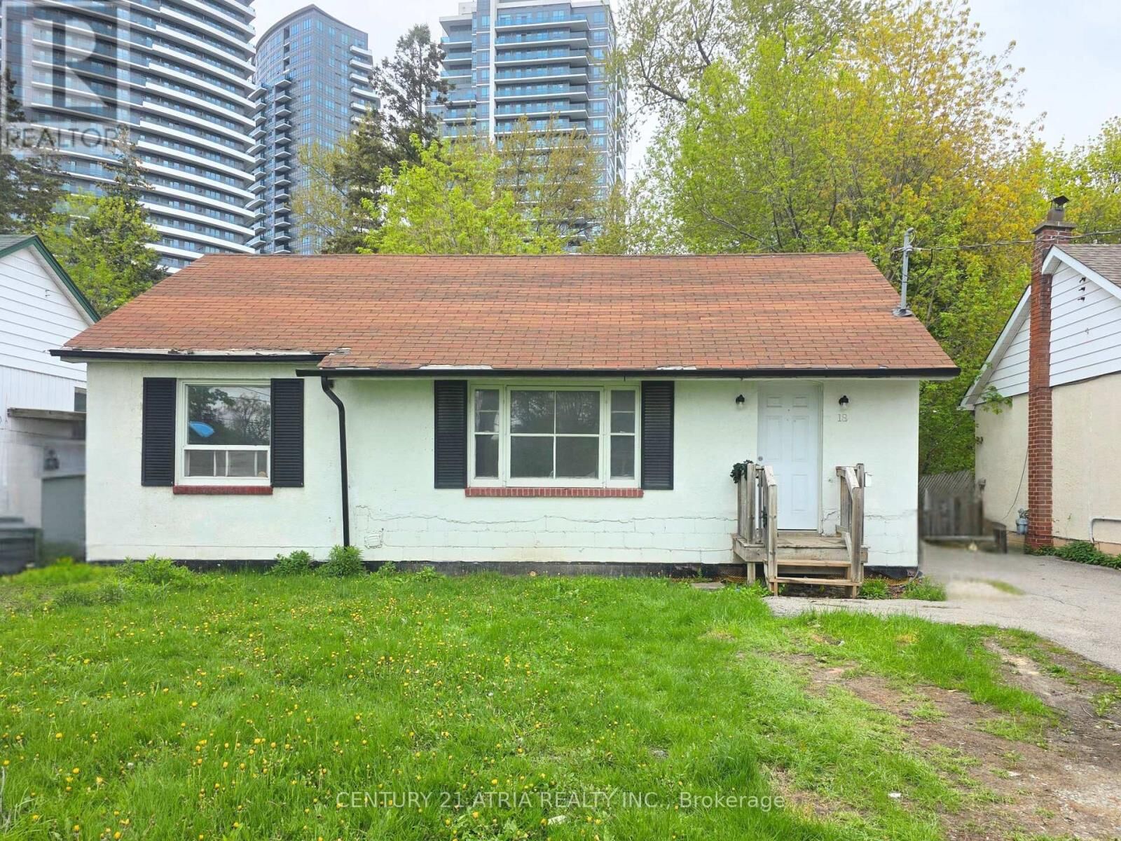 Property Photo:  18 Grandview Avenue Main  ON L3T 1G8 