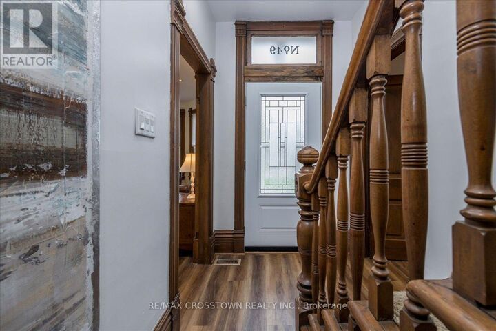 Property Photo:  49 Park Street  ON L4N 1H7 