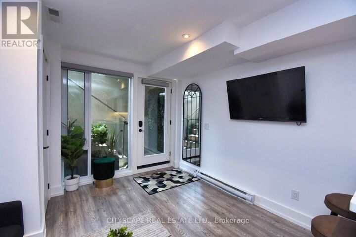 Property Photo:  703 Markham Street  ON M6G 2M2 