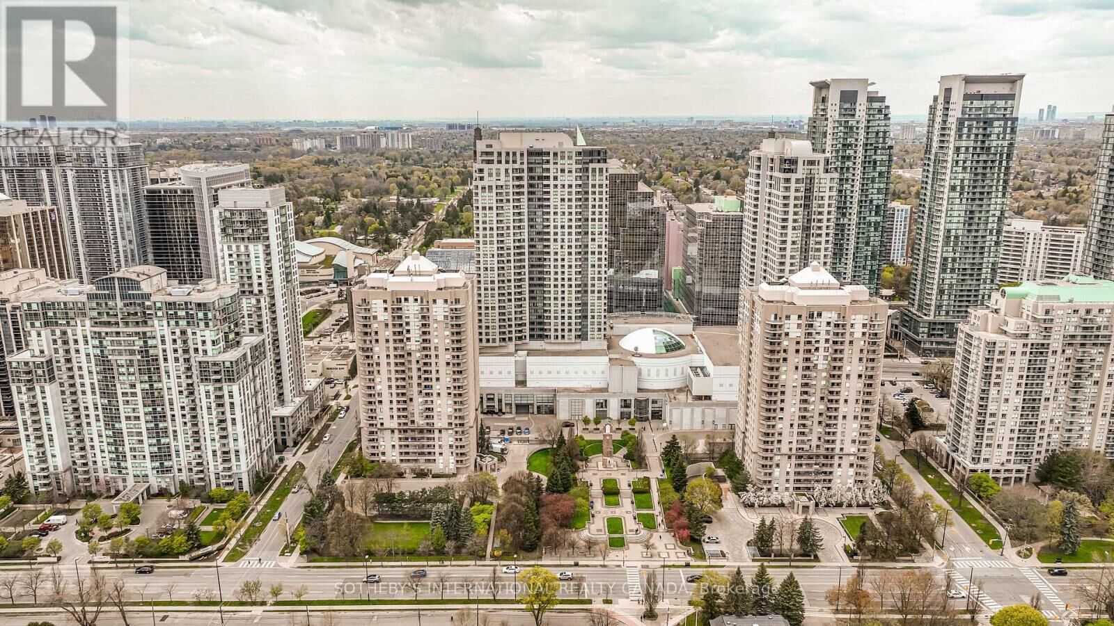 Property Photo:  8 Hillcrest Avenue 2615  ON M2N 6Y6 