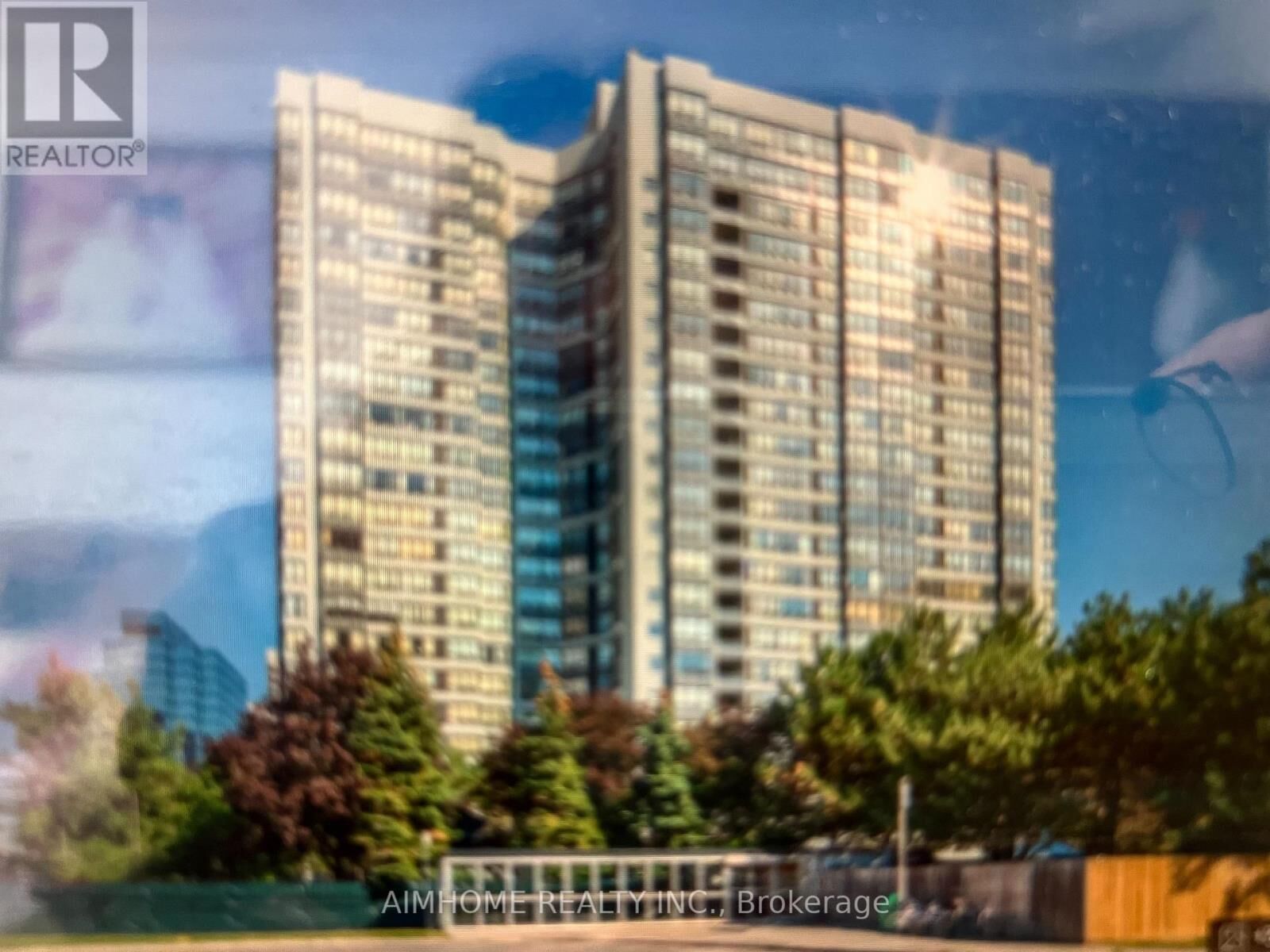 Property Photo:  7 Bishop Avenue 310  ON M2M 4J4 