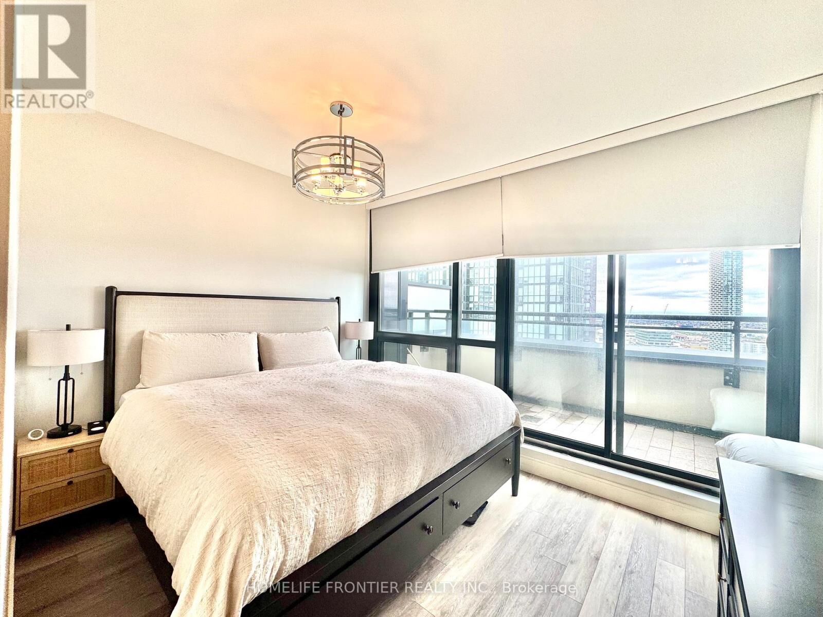Property Photo:  2900 Highway 7 Road 2106  ON L4K 0G3 