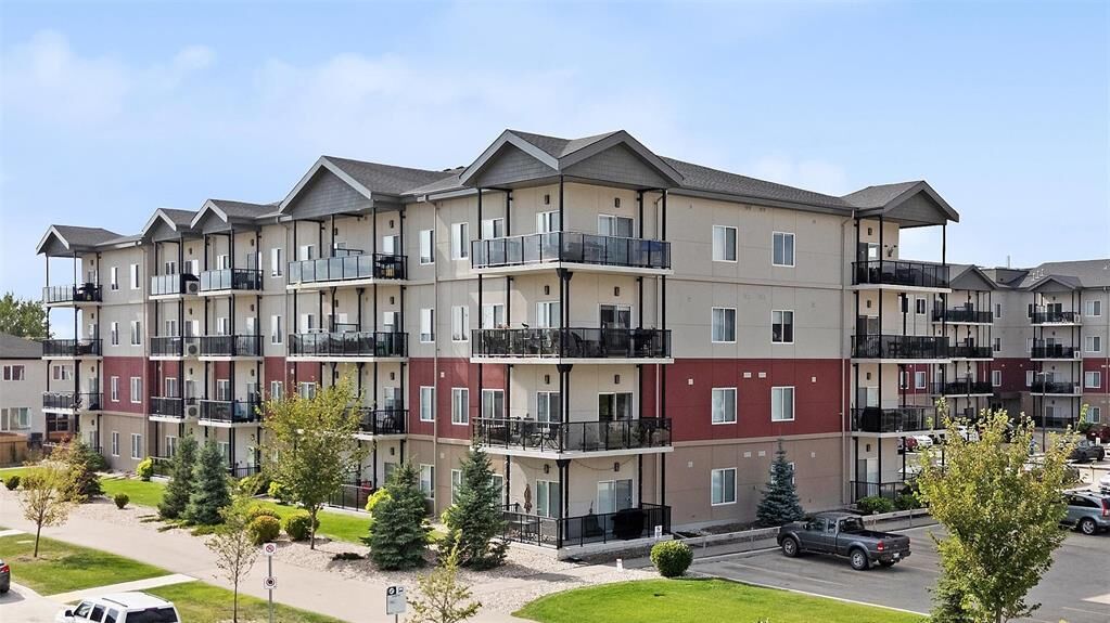Property Photo:  50 Philip Lee Drive  MB R3W 0P7 