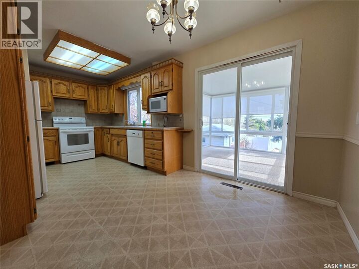 Property Photo: 1446 Taylor Drive SK S9H 1M9