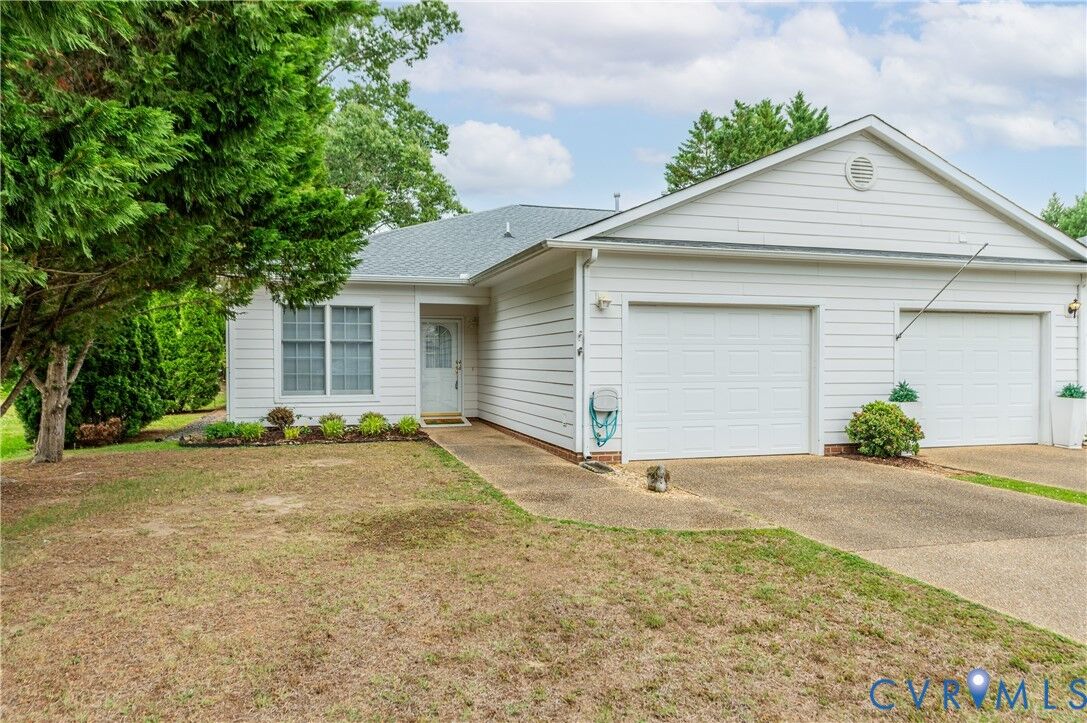 Property Photo: 20 Bay Court VA 22482