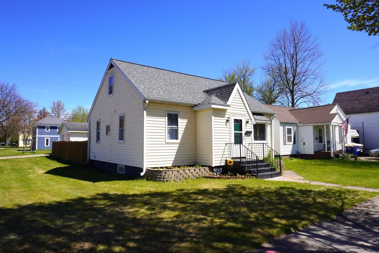 Property Photo:  500 E 7th Street  WI 54452 