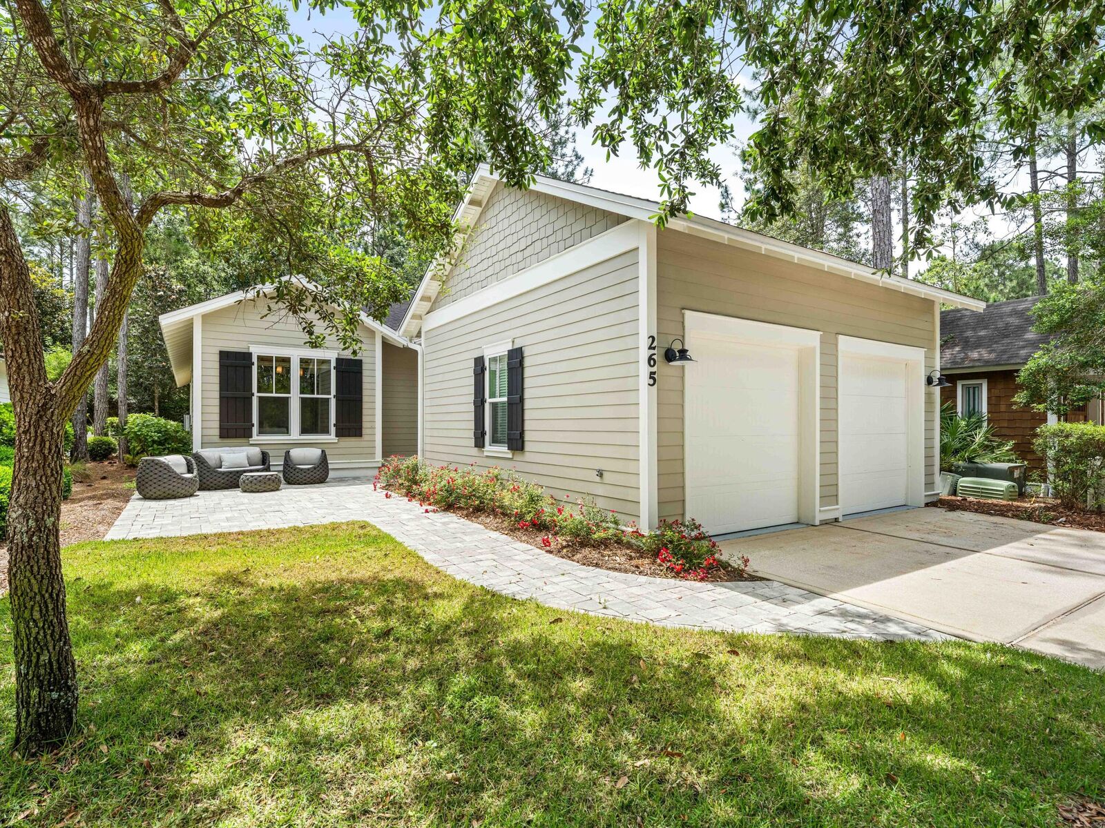 Property Photo: 265 Artesian Way FL 32461