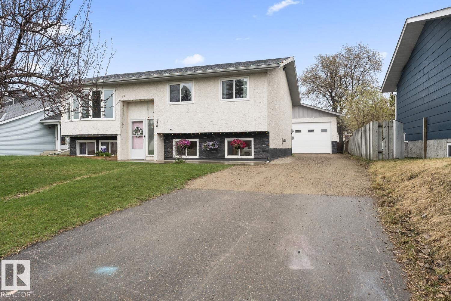 Property Photo:  210 20A Street  AB T9M 1G3 