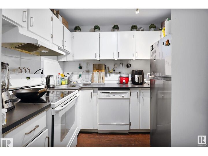 Property Photo:  10138 116 Street NW  AB T5K 1V8 