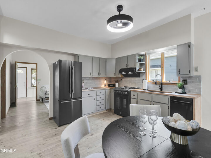 Property Photo:  212 2nd Street N  ND 58579 