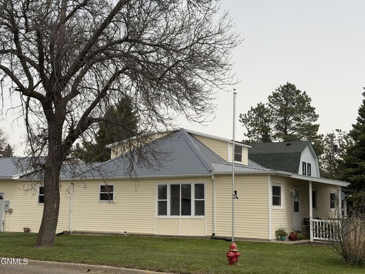 Property Photo:  224 1st Street W  ND 58530 