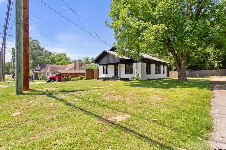 Property Photo:  307 W South St.  TX 75771 
