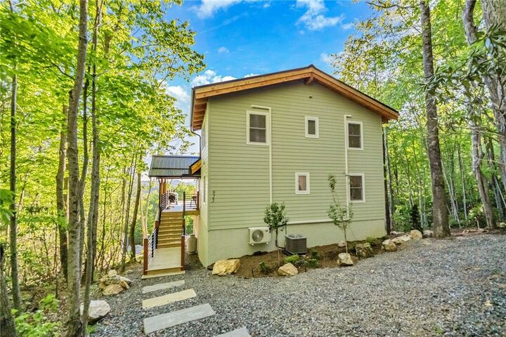 Property Photo: 925 Red Sleigh Way NC 28626