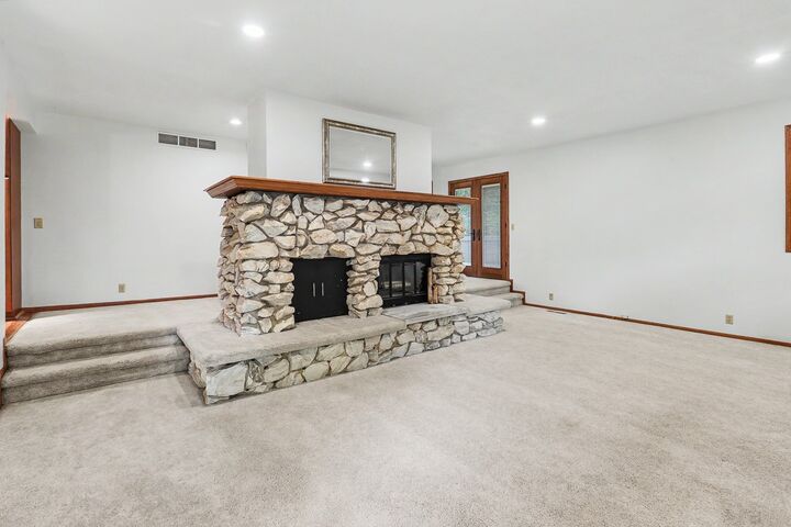 Property Photo:  507 E Lincoln Street  IA 50170 