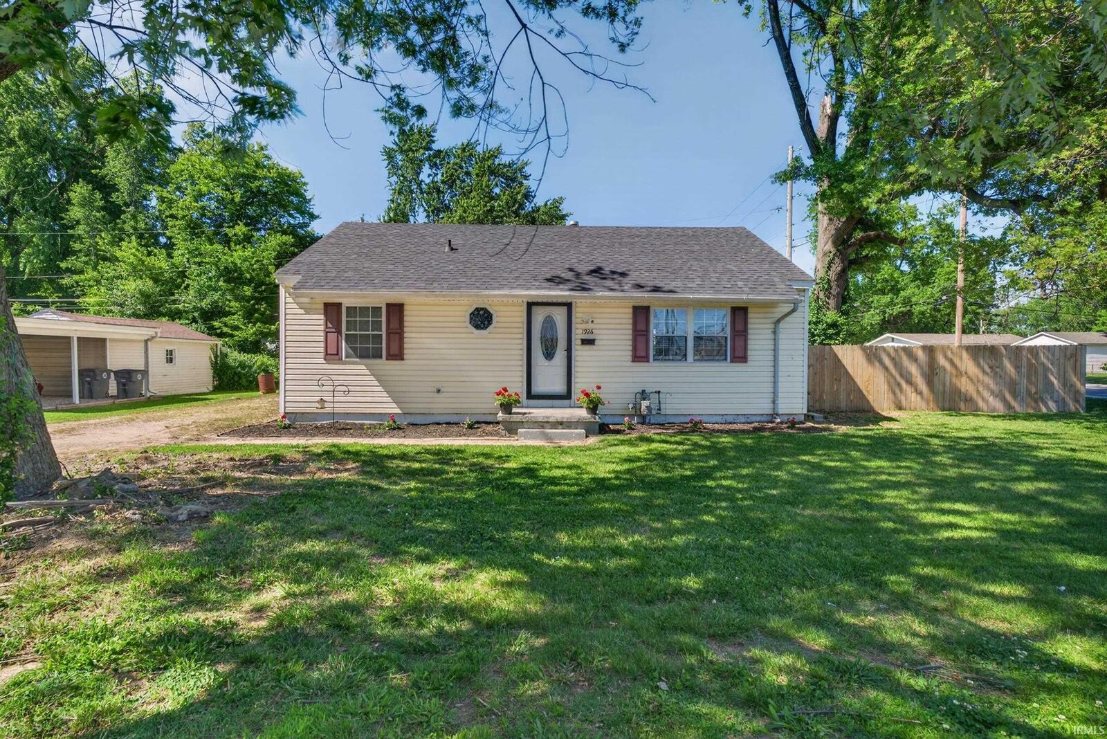 Property Photo:  1926 Ravenswood Drive  IN 47714 