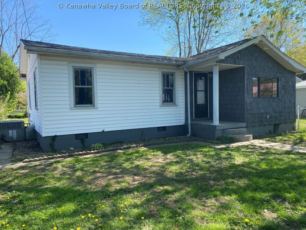 Property Photo: 120 Pennsylvania Ave N WV 25177