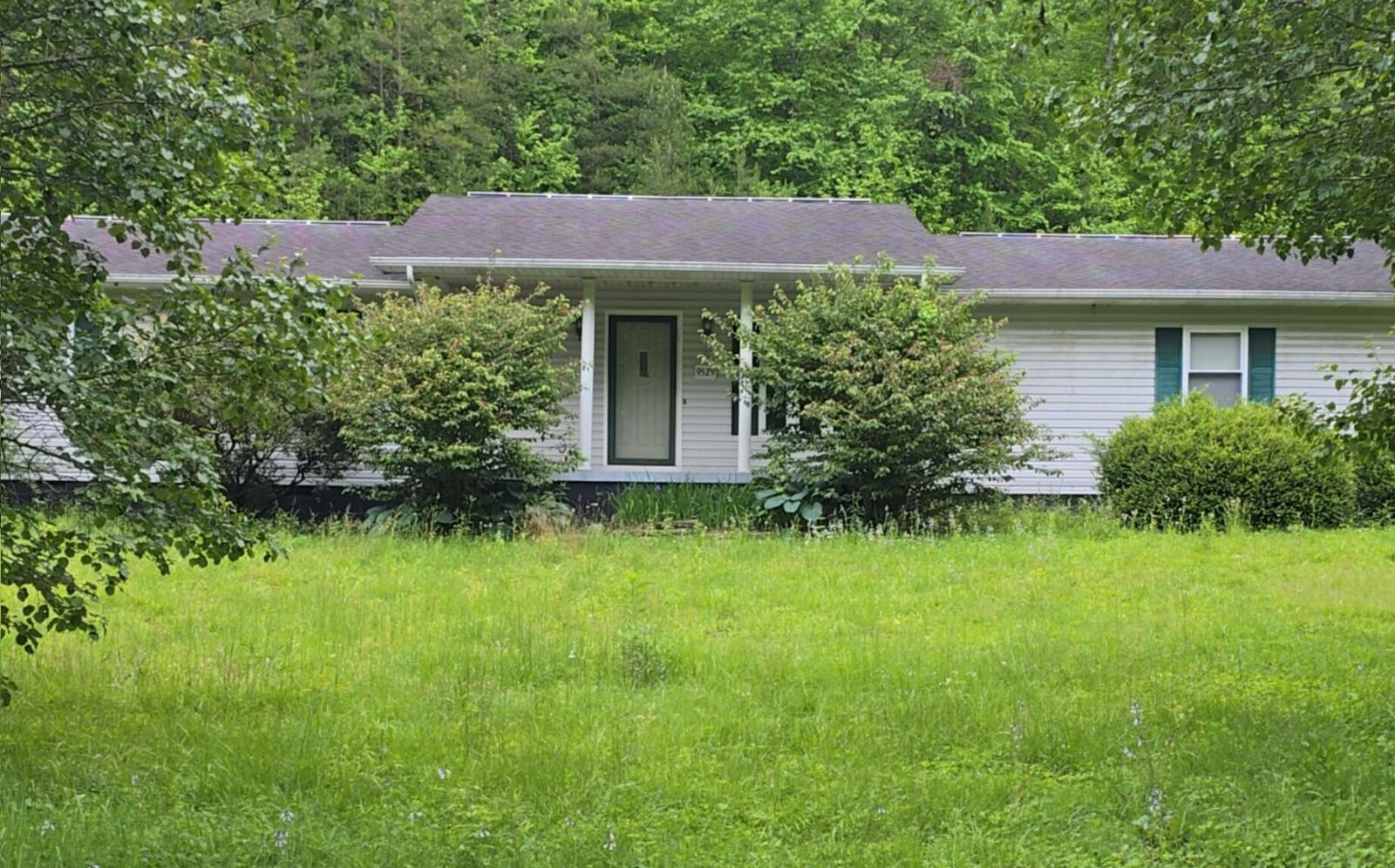 Property Photo: 9529 Highway 92 KY 40977