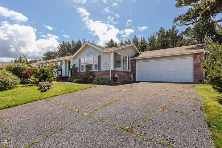 Property Photo:  1215 SW Ocean Hills Drive  OR 97394 