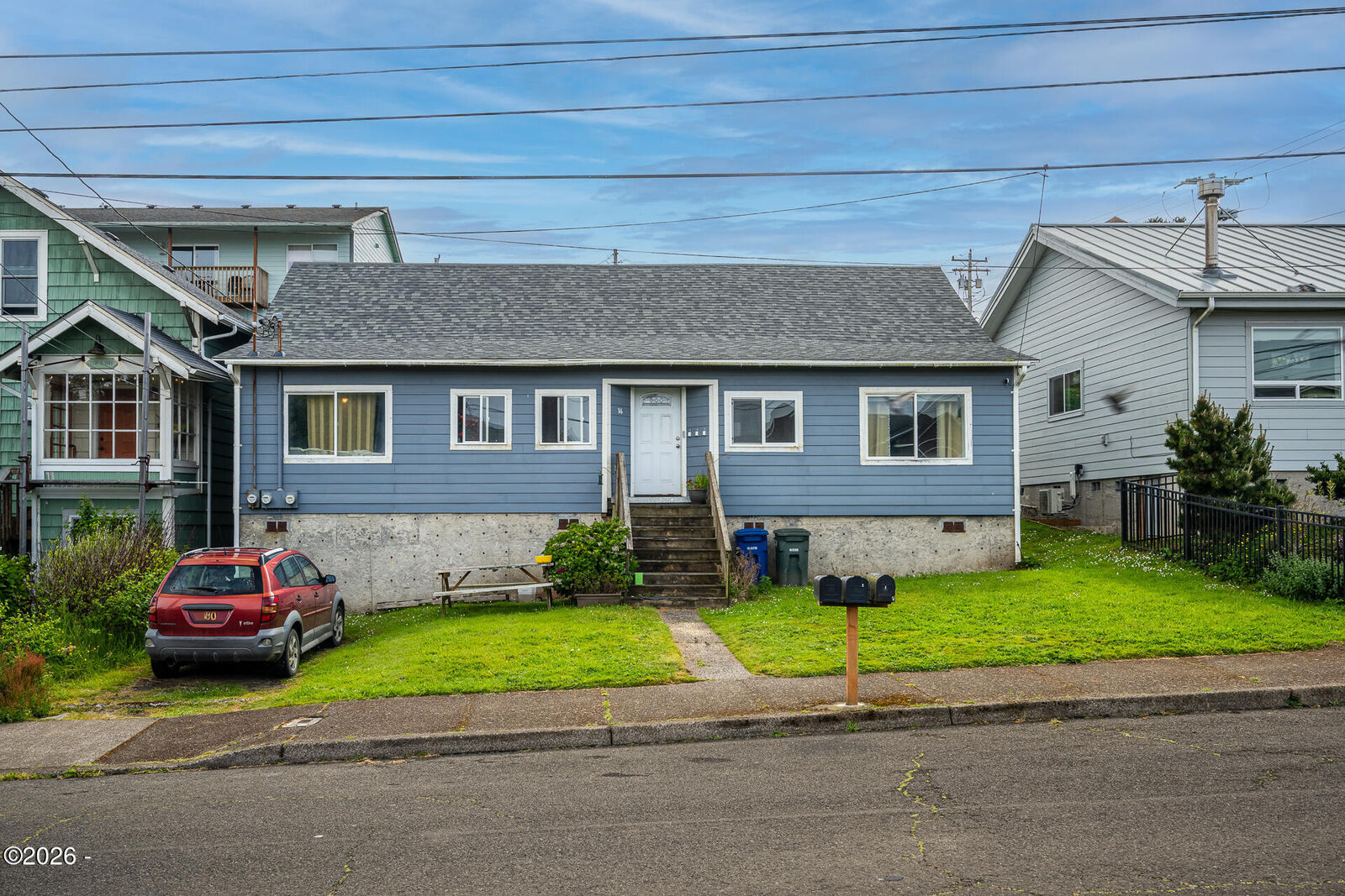 Property Photo:  16 NW Brook Street 1, 2, 3  OR 97365 