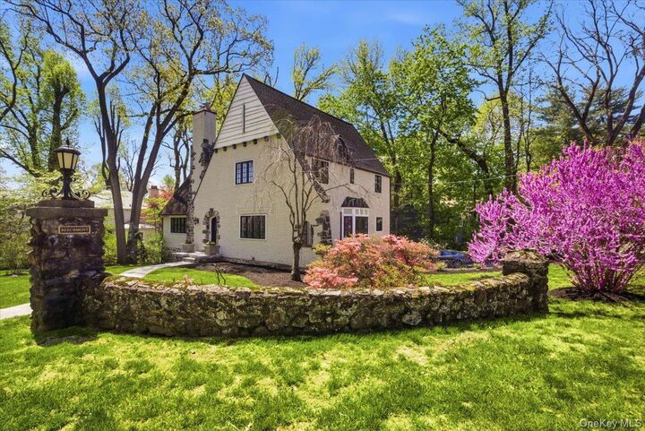 Property Photo:  1 Aviemore Drive  NY 10804 