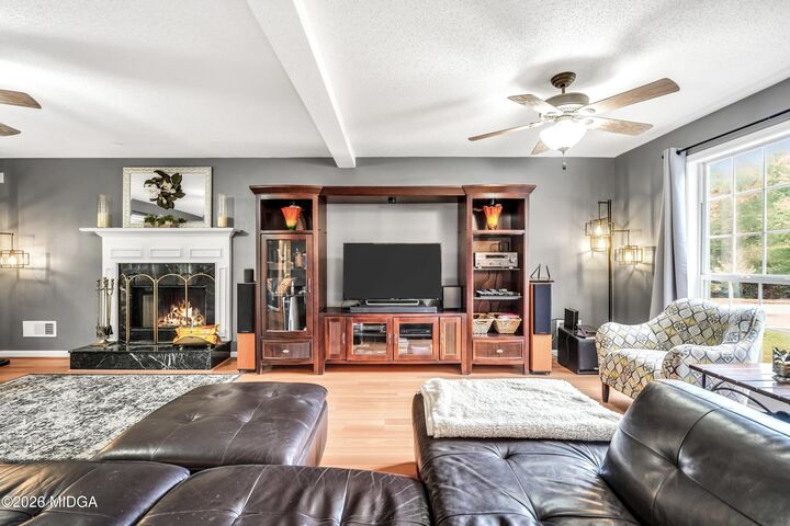 Property Photo: 1100 River Green Court GA 30252