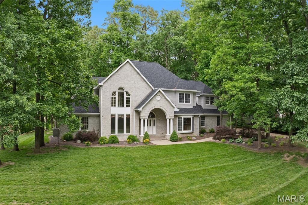 Property Photo:  8 8th Green Court  IL 62220 