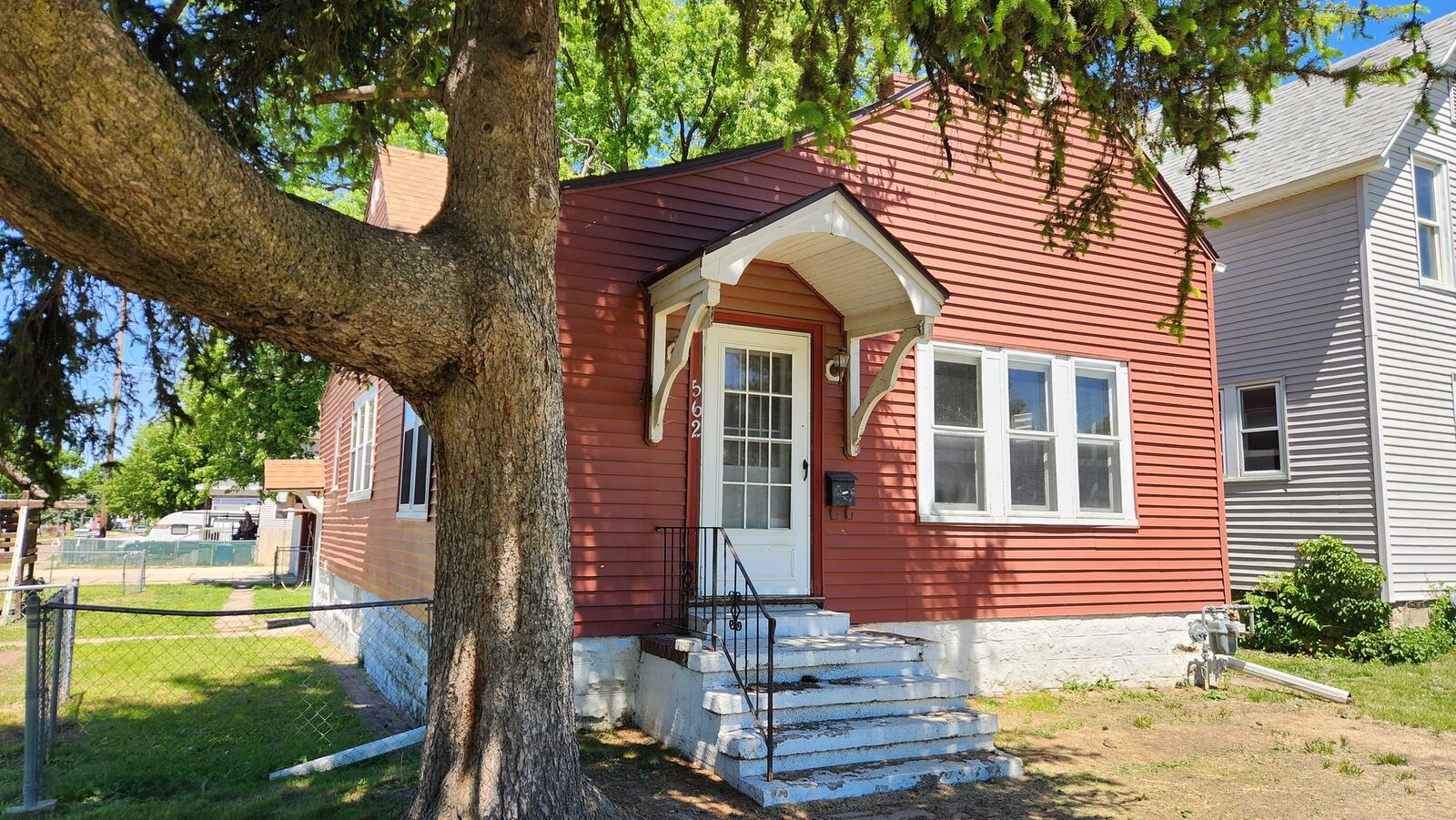 Property Photo:  562 7 Avenue S  IA 52732 
