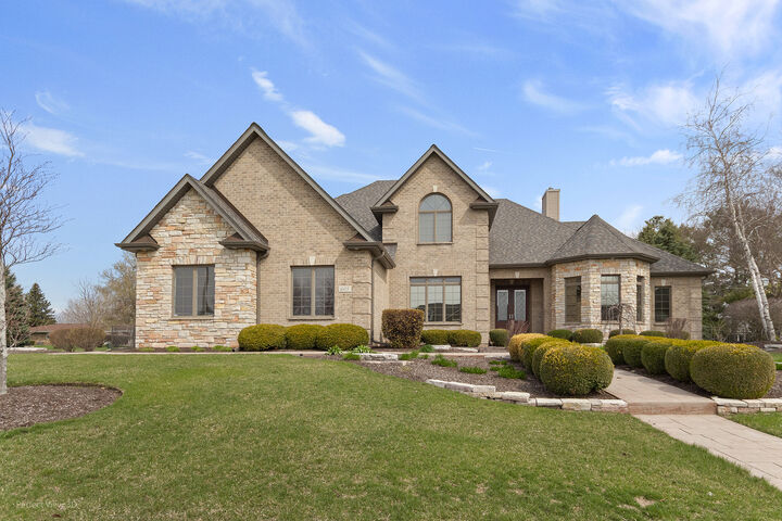 Property Photo:  605 Independence Avenue  IL 60178 