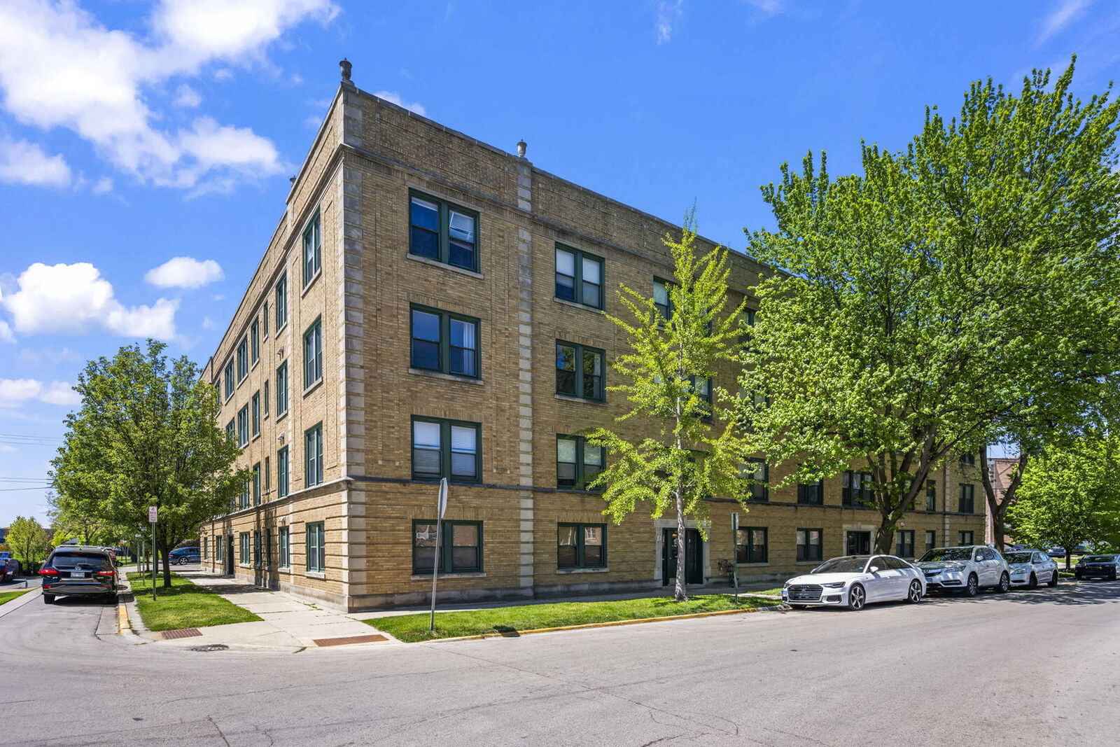 Property Photo: 9100 Lamon Avenue 1N IL 60077