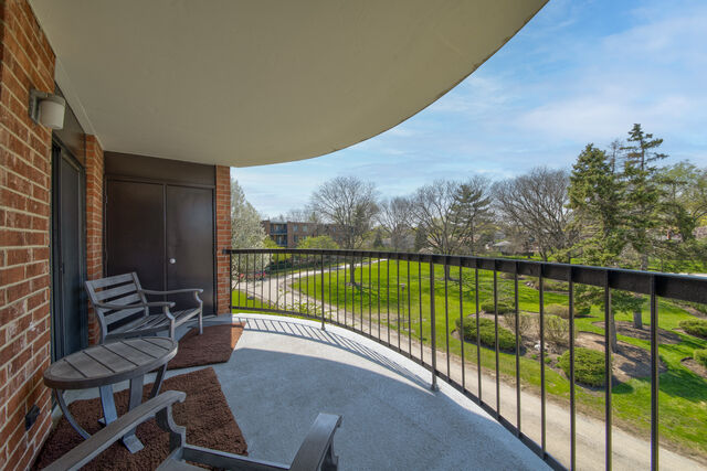 Property Photo:  1405 E Central Road 316B  IL 60005 