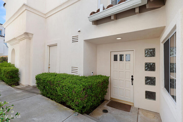 Property Photo:  1048 Mountain Oak Place  CA 91320 