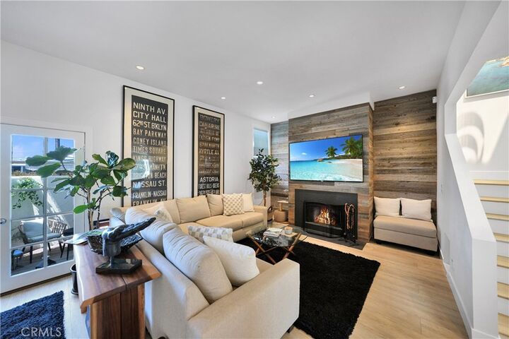 Property Photo:  811 W 15th 2B  CA 92663 
