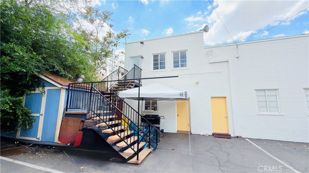 Property Photo:  4025 Melrose Ave.  CA 90029 