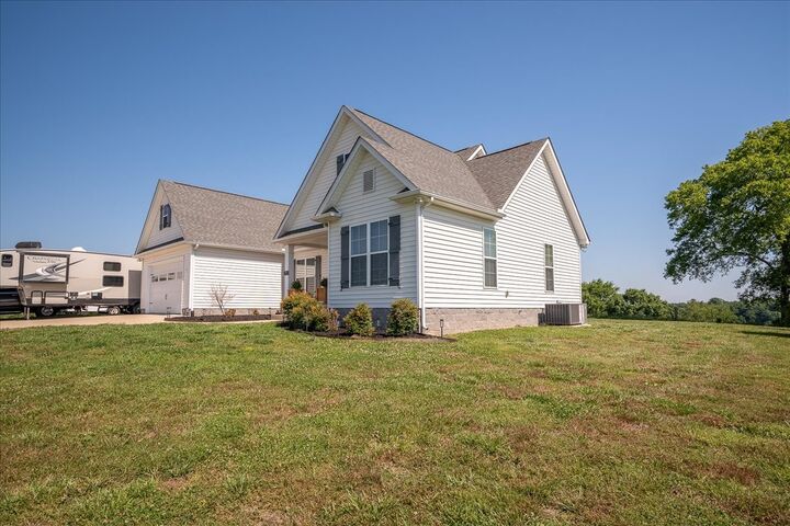 Property Photo:  460 Ables Ln  TN 38478 