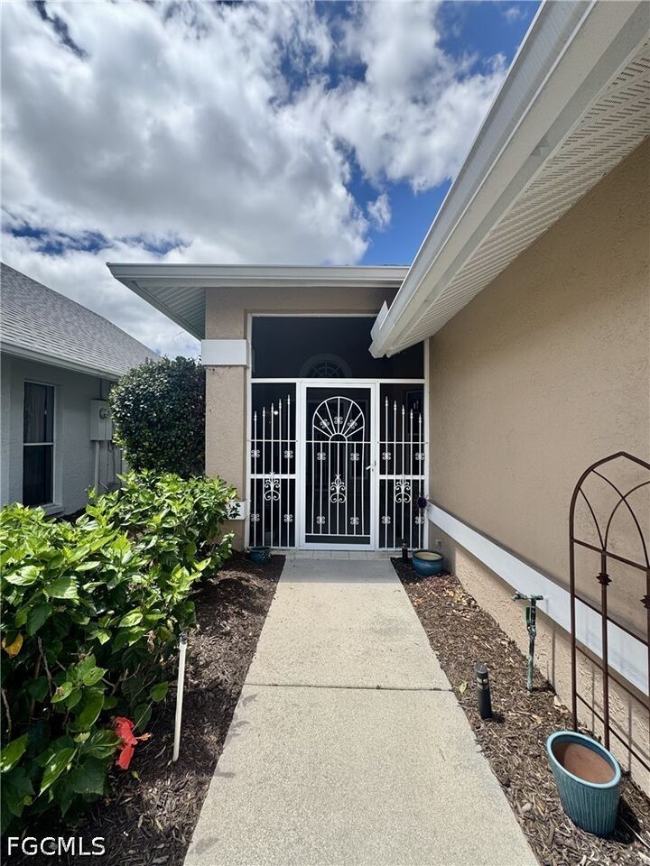 Property Photo:  13648 Admiral Court  FL 33912 